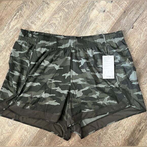 Athleta Printed Mesh Racer Run Mid Rise 4 Short- Size 2X - Picture 1 of 7